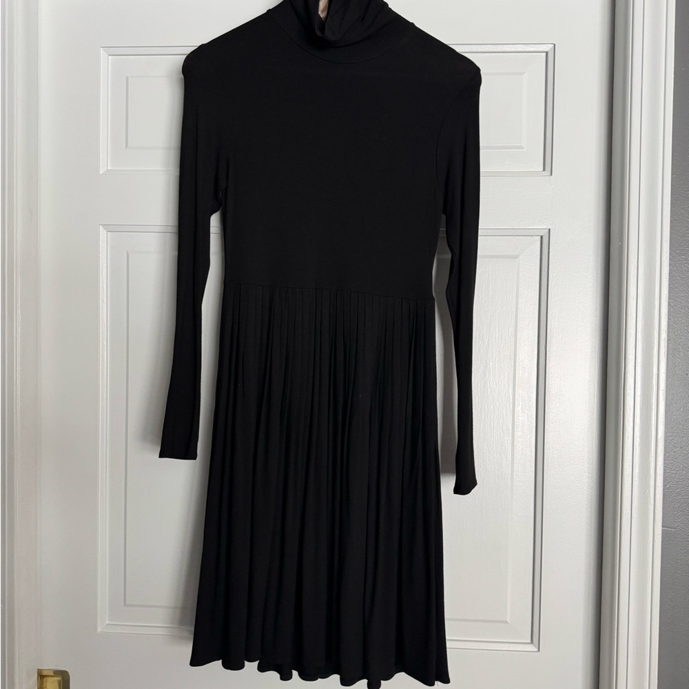A Pea in the Pod Long Sleeve black Dress